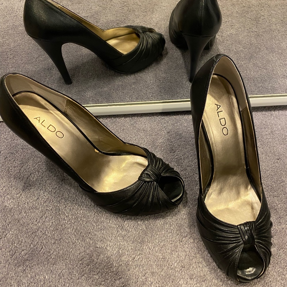 Stunning Leather upper Aldo Peep Toe high heel
